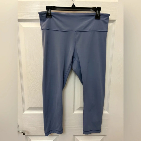 Lululemon Wunder Under Crop *Mid-Rise Full-On Luxtreme 21"
Oasis Blue - Picture 5 of 7